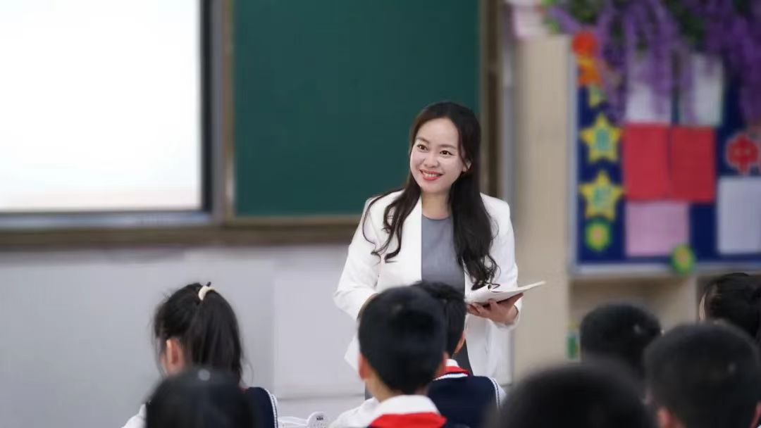 张莉老师授课.jpg